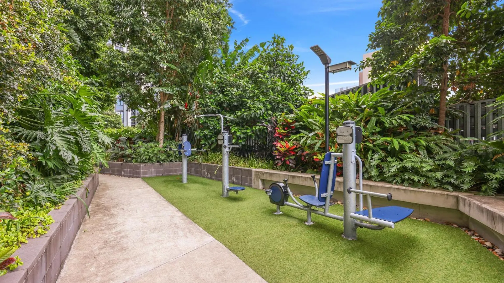 Cosy 2-Bed With Pool Bbq Area And Secure Parking Apartment Brisbane